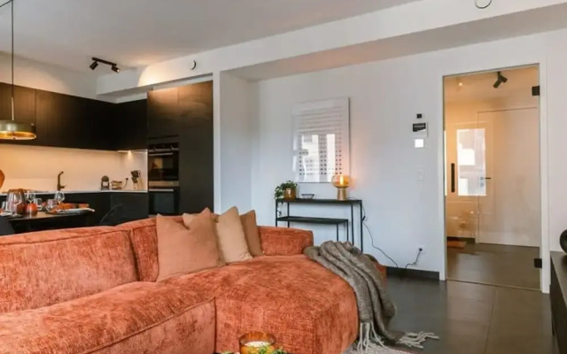 Cozy Apartment a Stone s Throw From the Beach