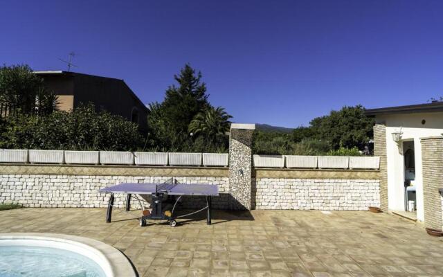 Villa Romeo with tree house