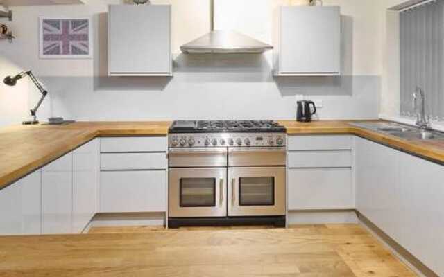 Host Stay Cobb Court