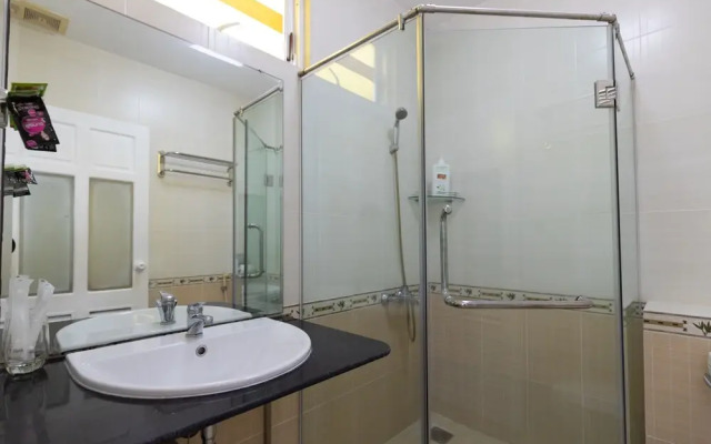 OYO 732 Dylan Hotel
