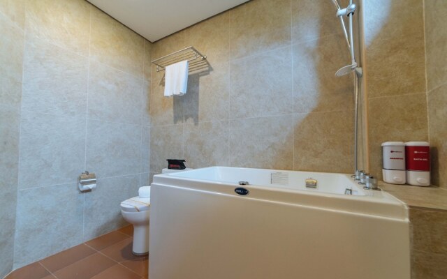 Hotel Alunsina by RedDoorz