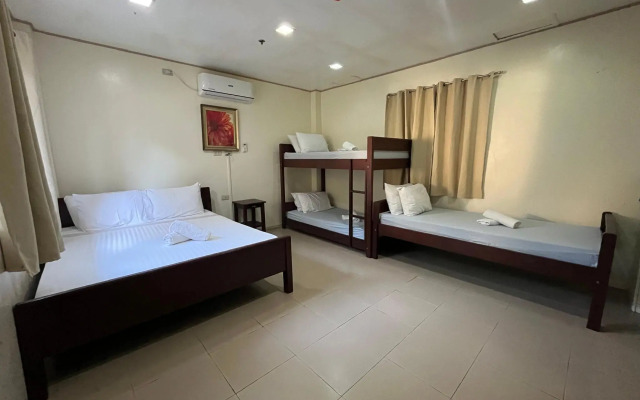 Blue Lagoon Inn & Suites