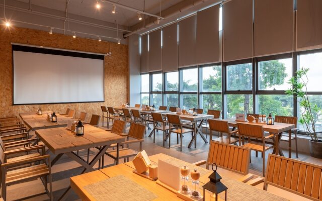 poltton international hotel