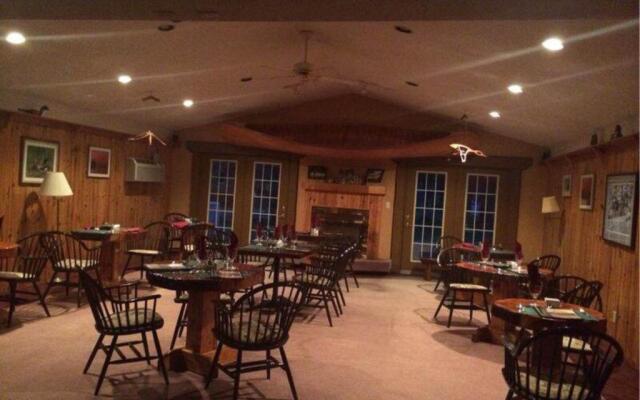 Algonquin Lakeside Inn