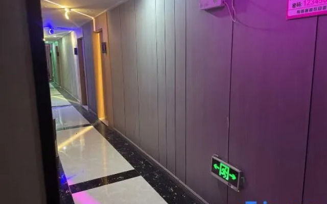 Kunshan Youjian Hotel (Huaqiao Huaxi Park Subway Station)