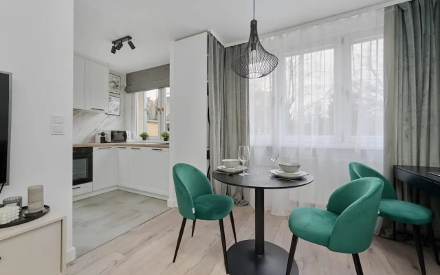Zegadłowicza Riverside Studio by Renters