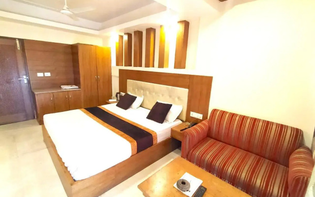 Hotel Samrat | On Mall Road with complimentary Parking