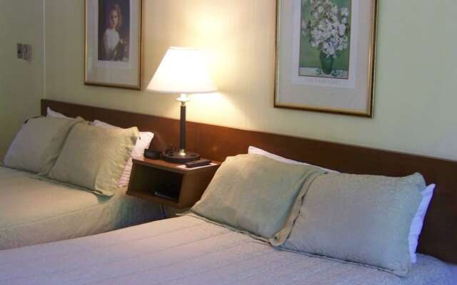 Colonial Village Motel and Cottages