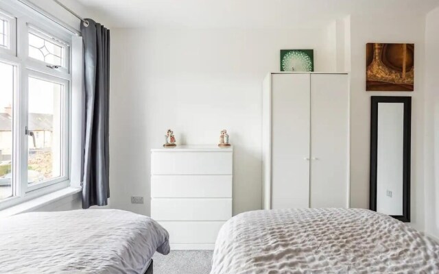Captivating 2-bed House in Hamilton With Jacuzzi