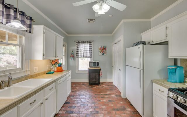 'the Pink Azalea' - Tyler Home w/ Yard + Patio!