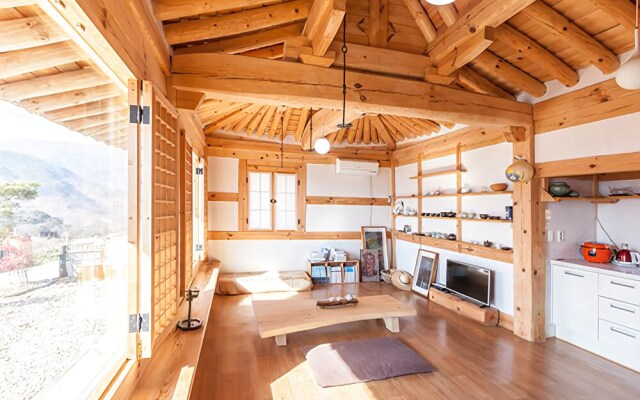 Hadong Jjillekkoch Hill Pension