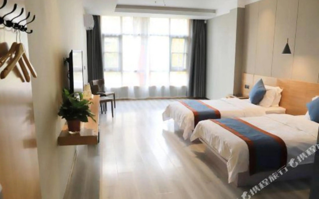 Zhongzhou Business Hotel