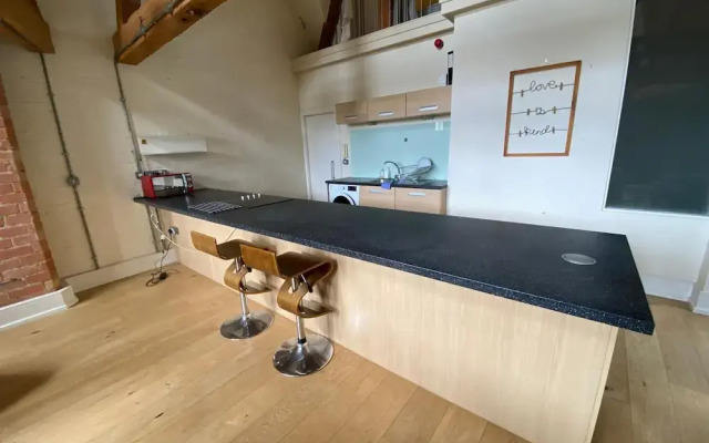 Stylish Stay in 2BD Leicester City Centre Loft