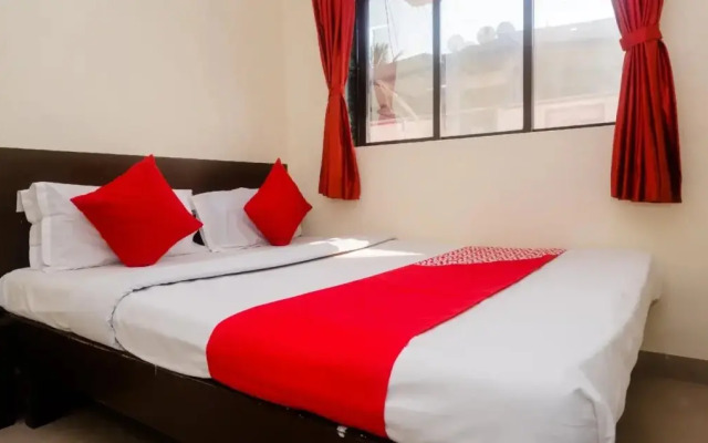 OYO 23285 The Diplomat Lodging