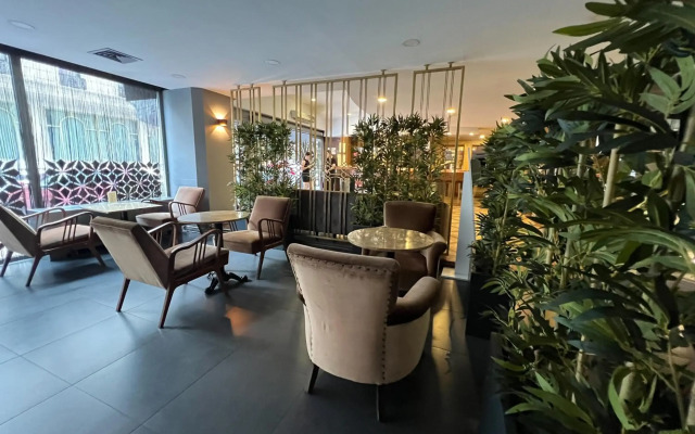 All Seasons Hotel