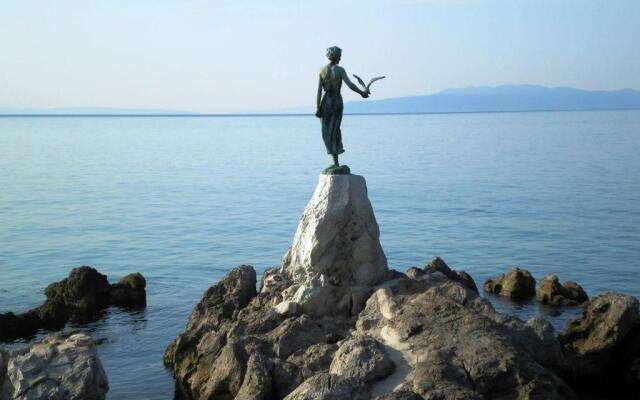 Apartment Lauro Opatija, ground floor, parking, near sea