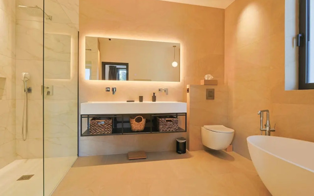 Villa Deva - 5 Bedrooms - Heated Pool