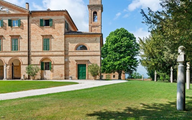 Luxurious Villa in Filottrano with Swimming Pool