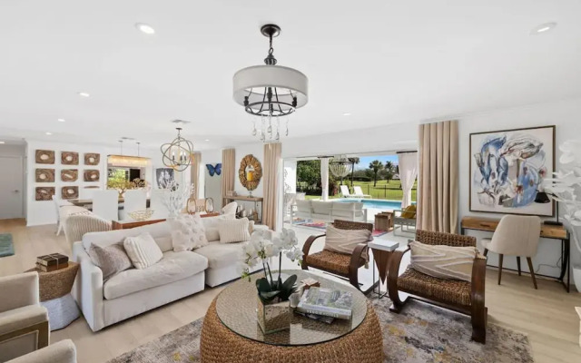 Luxury Beach House With a View