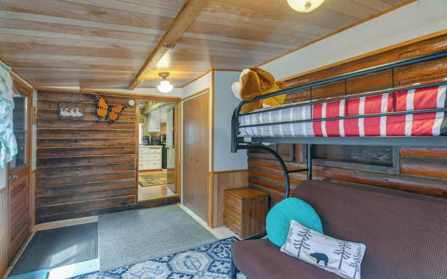 'grandpa's Cabin' ~ 30 Miles to Yellowstone!