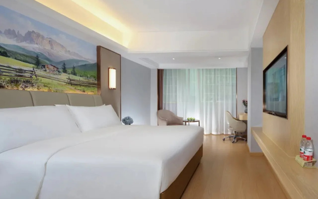 Vienna International Hotel (Wanzhou Gaosuntang Pedestrian Street Branch)