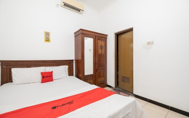 RedDoorz @ Nginden Surabaya