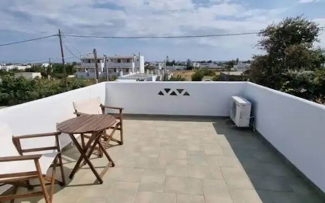 Skyros Luxury Poolside Getaway