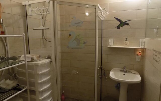 Lakeshore Paradise Bed And Breakfast