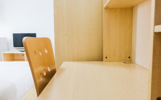 Simply And Comfy Studio Room At The Habitat Apartment