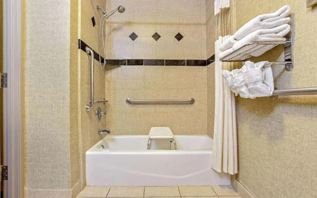 La Quinta Inn & Suites Cleburne