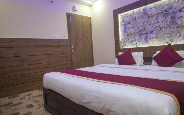 OYO 25007 Hotel Royal Garden