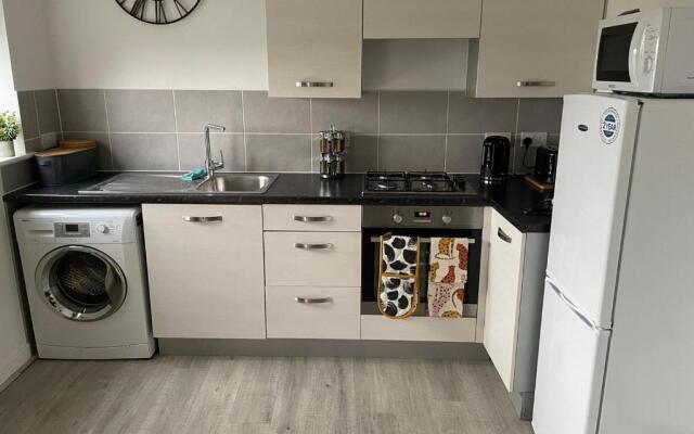 Charming 2-bed Apartment in Didcot, Near Oxford