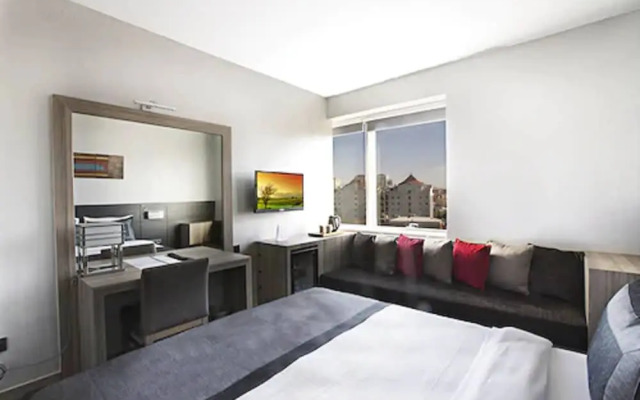Akoni Hotel