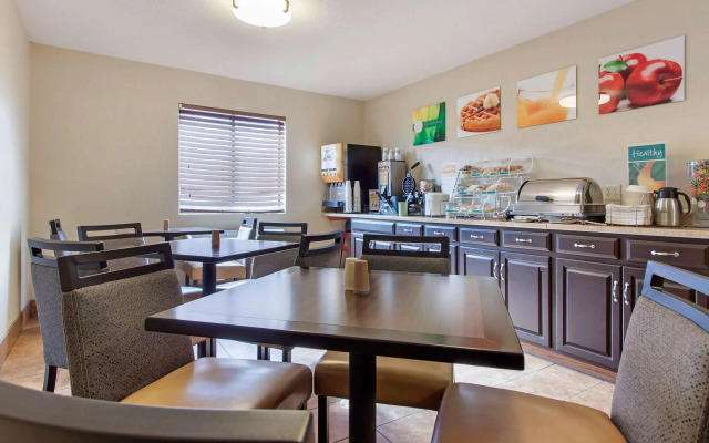 Quality Inn Hays I-70