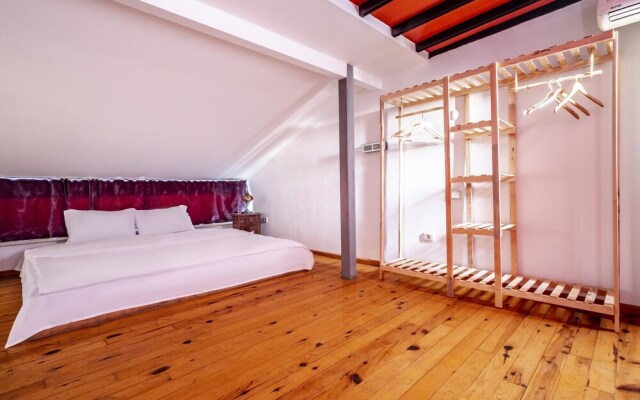 Authentic Flat With Excellent Location in Beyoglu