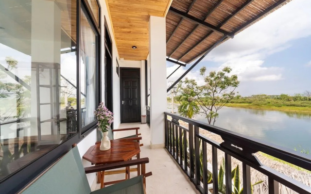 Boat House Riverside Homestay