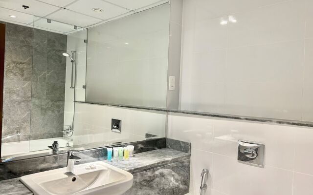 Stunning 1bedroom With Balcony in Al Habtoor City