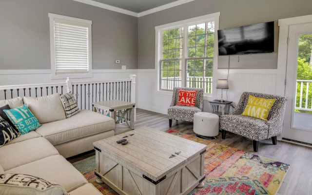 Lakefront Sharps Chapel Retreat w/ Boat Dock!