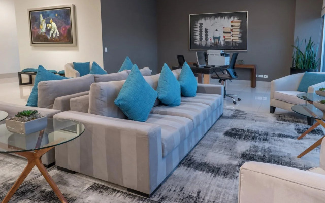 Holiday Inn Express & Suites Leon - Aeropuerto