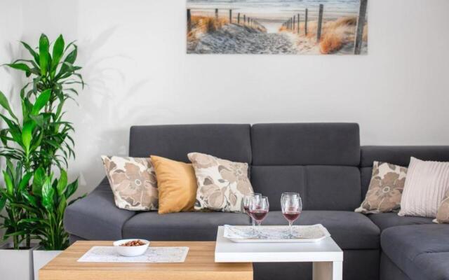 Sea view apartment EMA