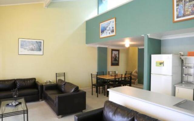 Razorback 8 Moderate Holiday Apartments