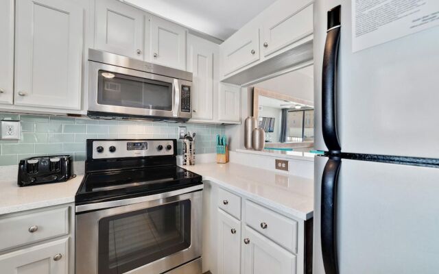 Relaxing 2bd/2ba w/ Partial View & Pool