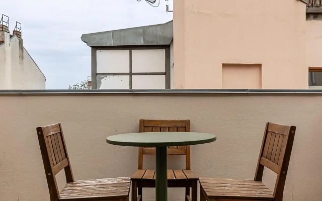 Schoenhouse Avenue by Limehome