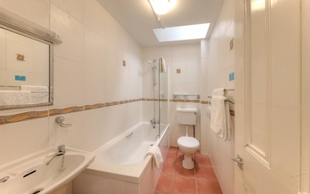 Muthu Fort William Hotel