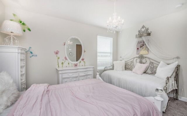 6 Bed 5 Ba Villa with Pool, Spa & Lake View