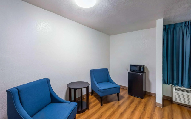Motel 6 Dallas - Irving DFW Airport East