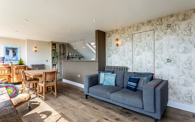 Stunning Penthouse Apartment Near Battersea Park