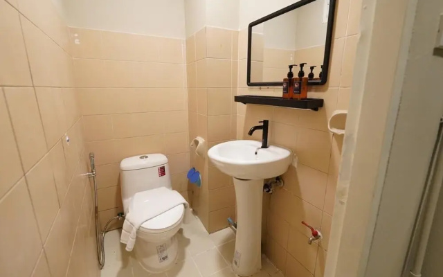 OYO 1166 Hotel Wooden Crib