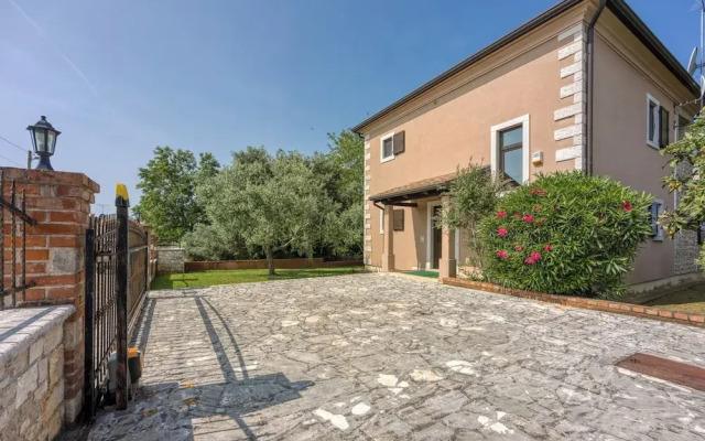 Villa Kristina With Pool