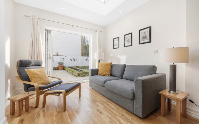 Modern Garden Flat In Hampstead